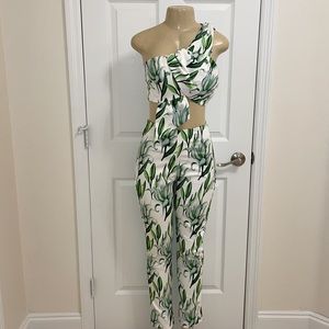Green and white matching set